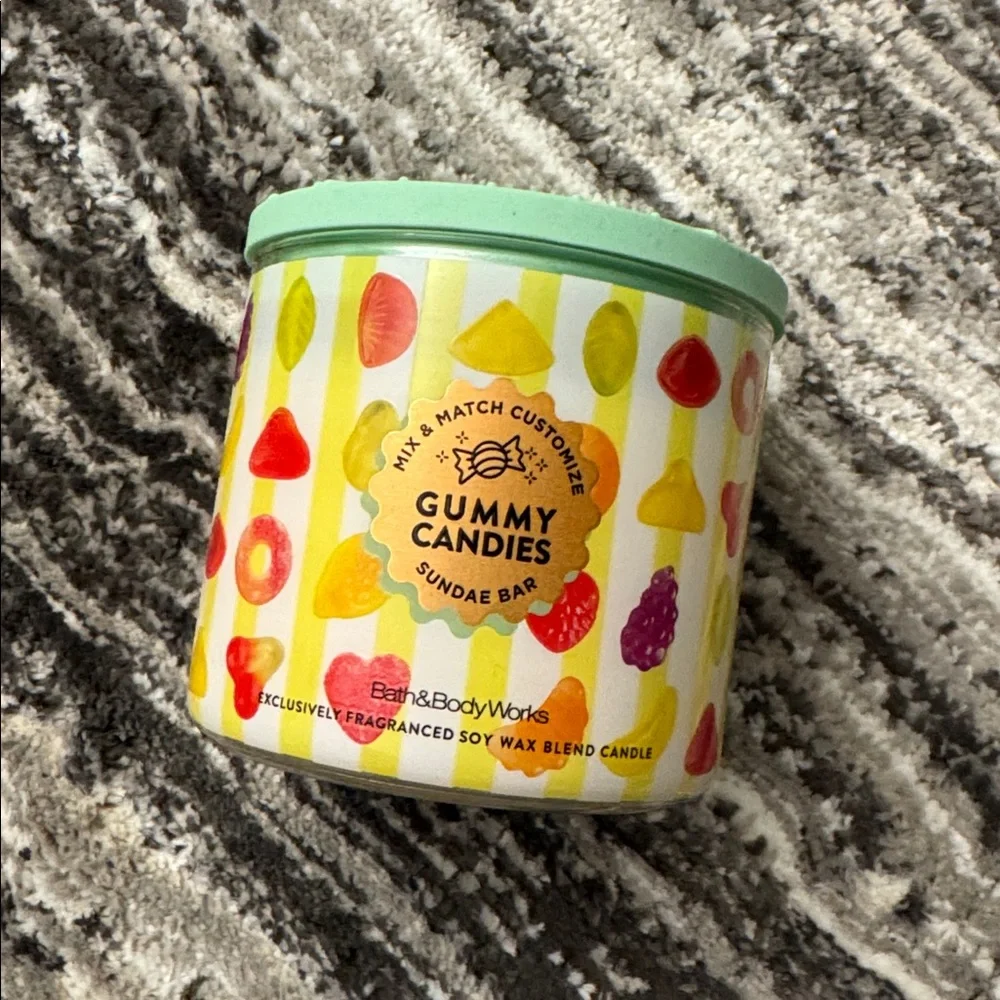 BATH & BODY WORKS LIMITED EDITION “GUMMY CANDIES“ SUNDAE BAR 3-WICK CANDLE.